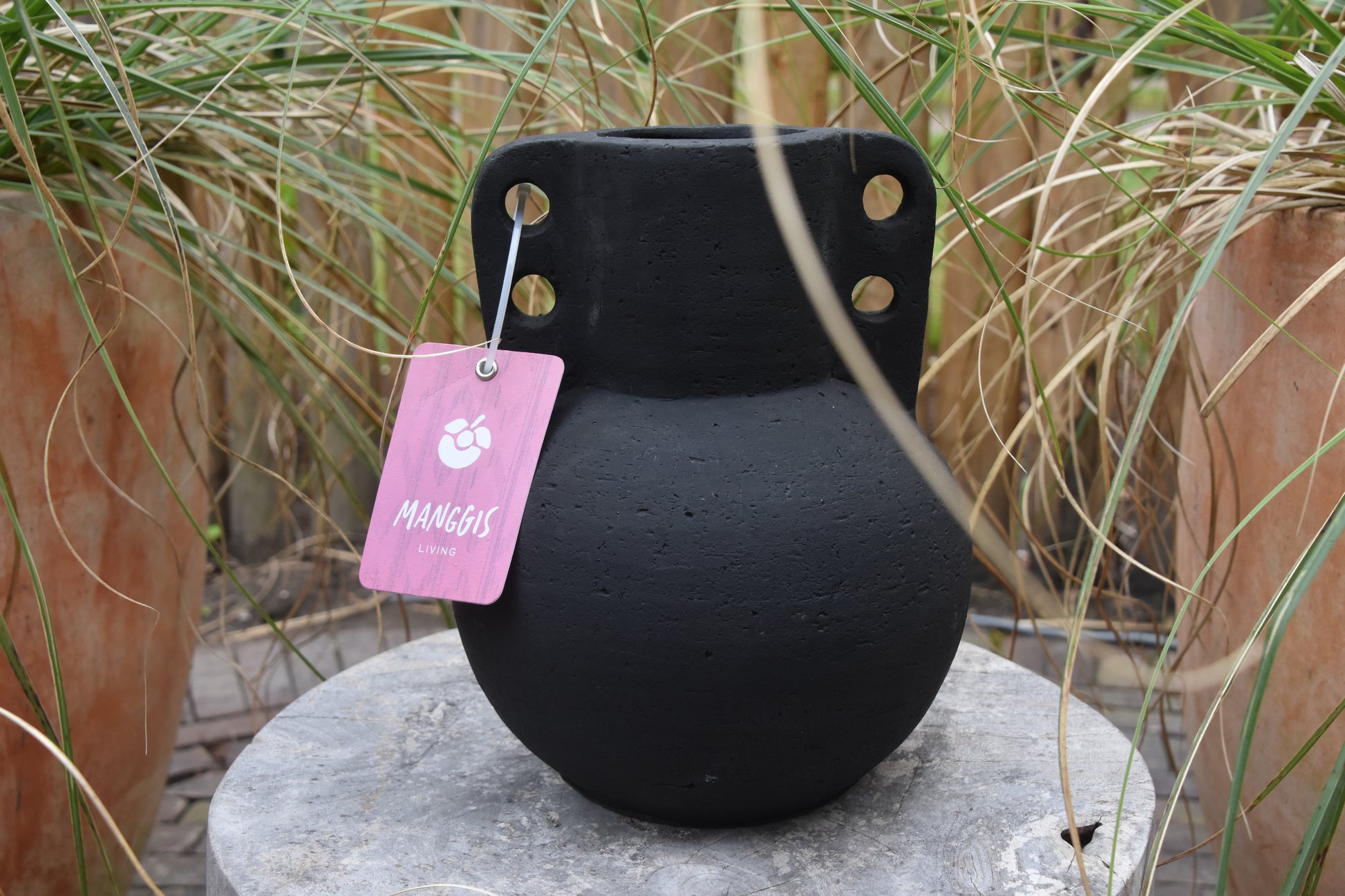 Zwarte Vaas met Dubbele Handgrepen – Manggis Living